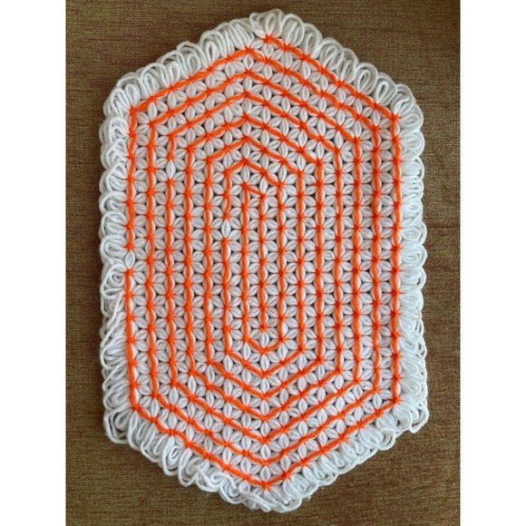 Unique 1970s Handmade Crochet Daisy Floral Pattern White and Orange Place Mats - Picture 5 of 5